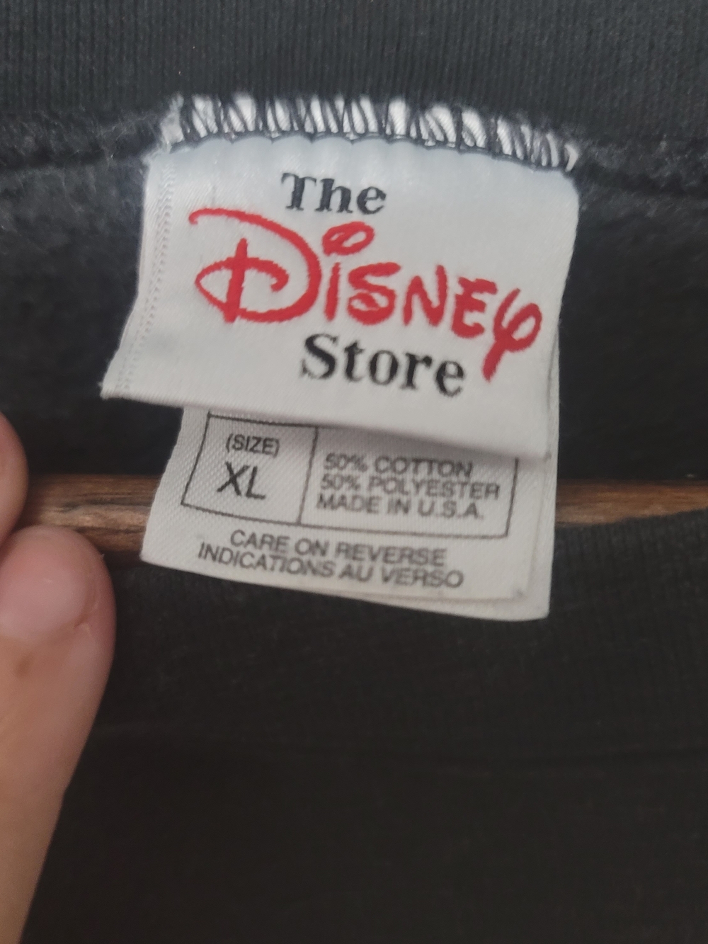 Disney Black Crewneck Sweatshirt with Mickey Studios Graphic Vintage - Picture 4 of 4